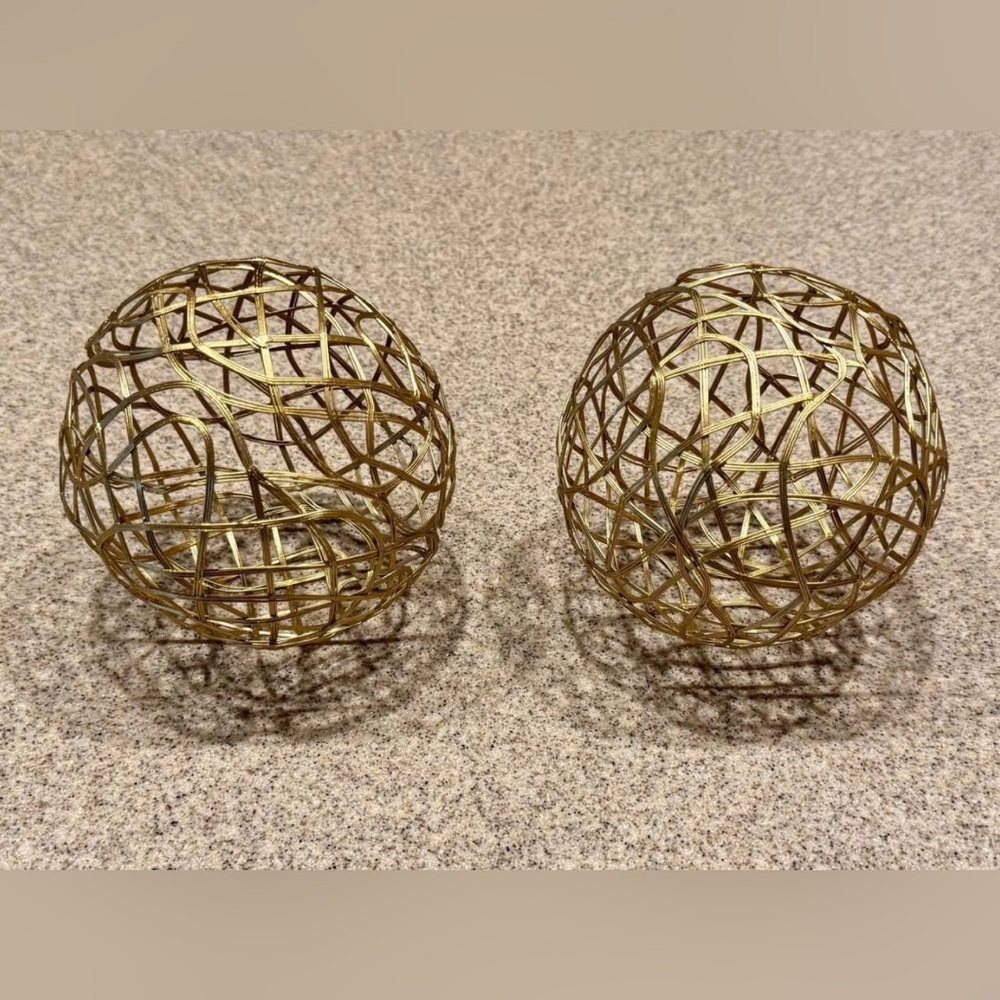 Gold Geometric Wire Balls Accent Room Decor